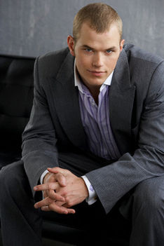 The-best-of-Kellan-photoshoots-twilight-series-5541941-266-399