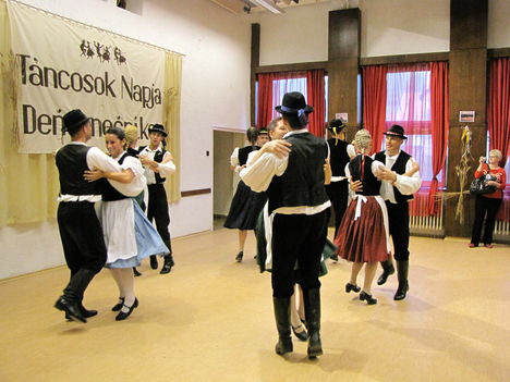 Vörösvári táncok