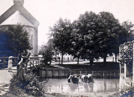 Egy régi Lajta-ág a Magyaróvári Evangélikus templom mögött 1930-ban