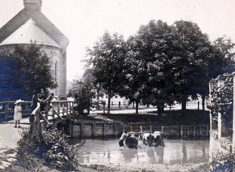 Egy régi Lajta-ág a Magyaróvári Evangélikus templom mögött 1930-ban