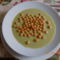 Brokoli krémleves leves gyöngyel. 