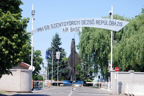 A Kecskeméti Repülőbázis bejárata!