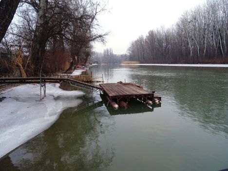 Úszóművek a Mosoni-Duna partján, Mosonmagyaróvár 2017. február 10.-én 4