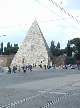 Cestius piramisa