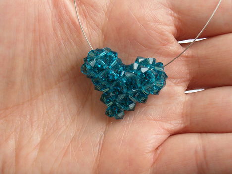 Kék Swarovski szív medál