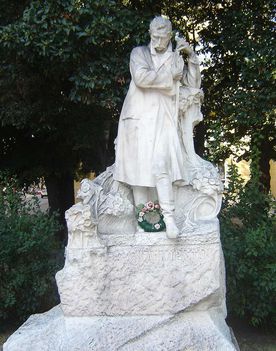 Dankó Pista fehér márvány szobra Szegeden (Margó Ede alkotása, 1912)