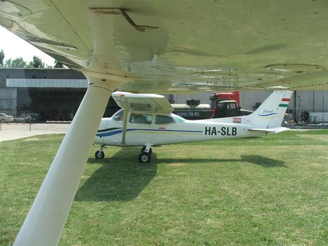 Cessna 172 HA-SLB 1
