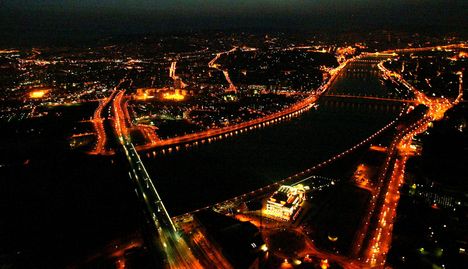 Légifotó sétarepülés folyamán: Budapest éjszaka