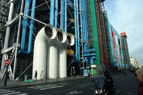 A Pompidou központ keleti oldala