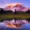 Naplementekor_a_4800_méter_magas_Mount_Rainier_vulkán-Mount_Rainier_Nemzeti_Park-Washington-USA