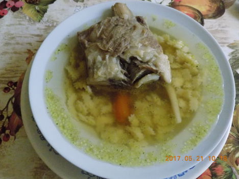 Marha oldalasból készült leves. 
