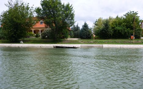 A Mosoni-Duna folyó belterületi partrendezés Halászinál, 2017. július 25.-én  6