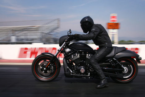 Motorok-Harley-Davidson-V-Rod-Muscle_3