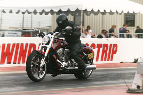 Motorok-Harley-Davidson-V-Rod-Muscle_4