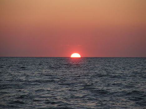 tengerről a naplemente