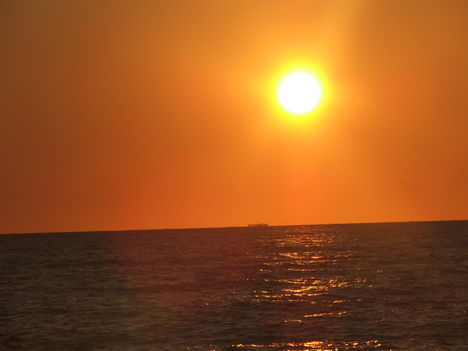 tengerről a naplemente