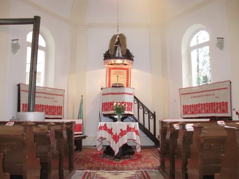 petrozsényi református templombelső