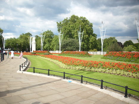 Park a palota előtt
