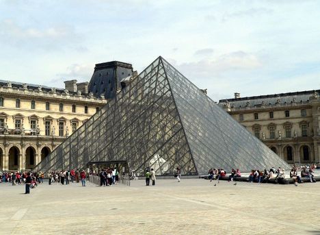 louvre piramisa