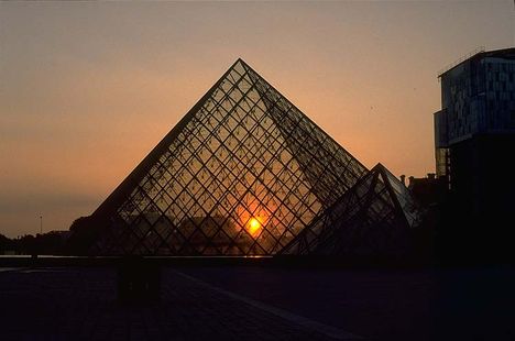 louvre pyramide