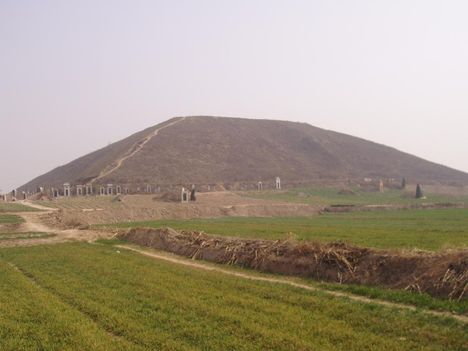 Yalip százszámra van piramis kínában
