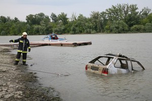 Ismeretlen eredetű autó bukkant fel a Dunából a III. kerületben