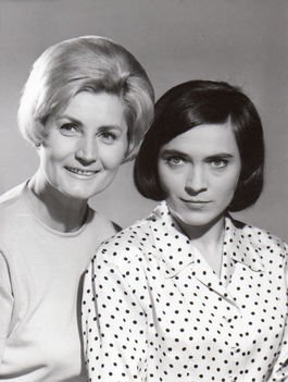 Kovács Kati (Vadász Ilona), és Máthé Erzsi (Vadász Ilona anyja) - A Hamis Izabella(1968)