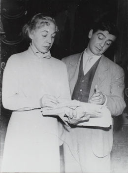 Bakó Márta és Gábor Miklós Jean Anouilh Találka Párizs mellett című drámájának próbáján 1957-ben a József Attila Színházban.