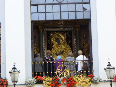 Vilnius, Városkapu, Csodatévő Mária kegyhely, II