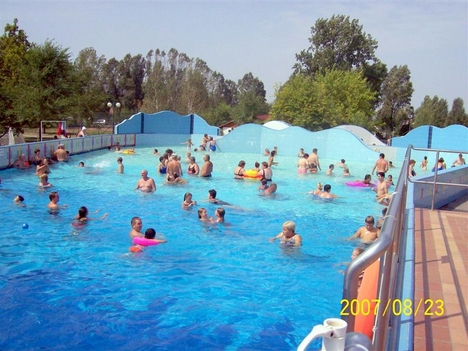 Cserkeszőlő strand