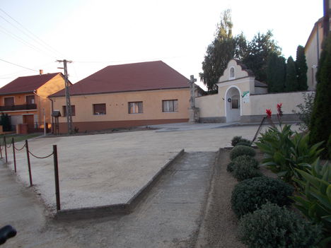Elkészült a templom előtti tér 8