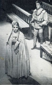 Házy Erzsébet mögött Simándy József látható Richard Wagner A nürnbergi mesterdalnokok