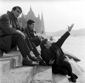 A foiskolás Edelényi János, Esztergályos Károly és a színészhallgató Kern András, 1966