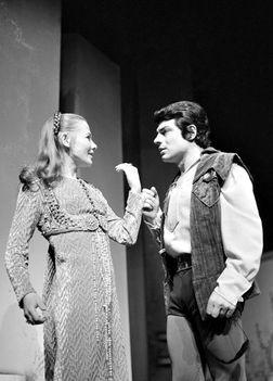 1971-ben Shakespeare Rómeó és Júlia címszerepében Törőcsik Marival a Nemzeti színházban