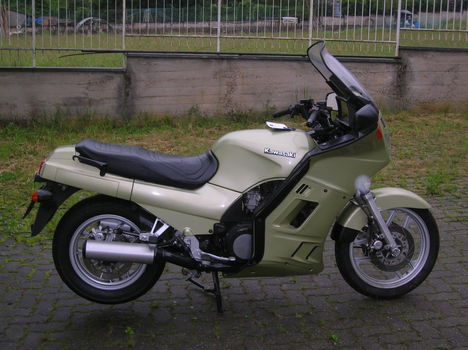 Kawasaki GTR1000 1