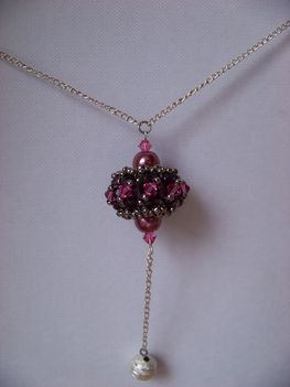 lila-rózsaszín gyöngybogyós nyaklánc