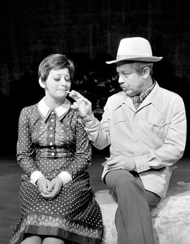 1970. Ronyecz Mária és Kállai Ferenc színművészek Örkény, Sötét galamb című színművének színpadi próbáján a Nemzeti Színházban