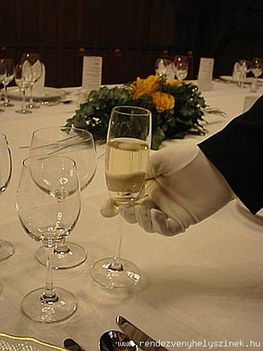 Országalma étterem pezsgő felszolgálás