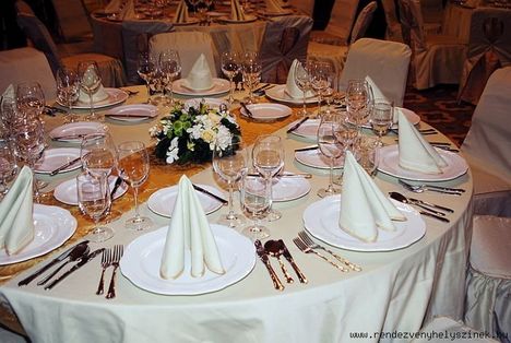 Országalma étterem terített asztala