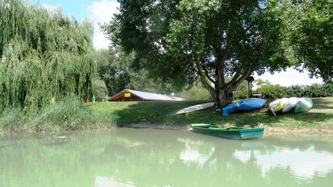 Vízpart Camping a Görgetegi Duna-ág mellett, Dunakiliti 2016. július 13.-án 2