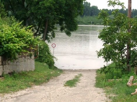 A Duna Gönyűnél 16