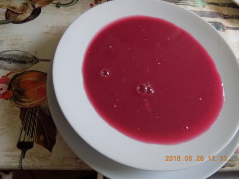 Cseresznye, megy leves. Friss gyümölcsből