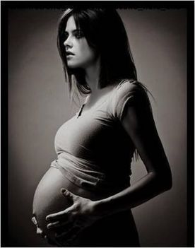 bella-pregnant-twilight-series-6824664-314-400