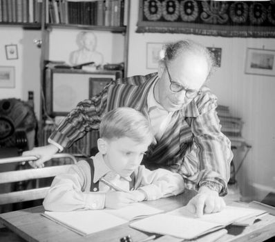 Ascher Oszkár és fia, Tamás 1956-ban (MTI Fotó Keleti Éva