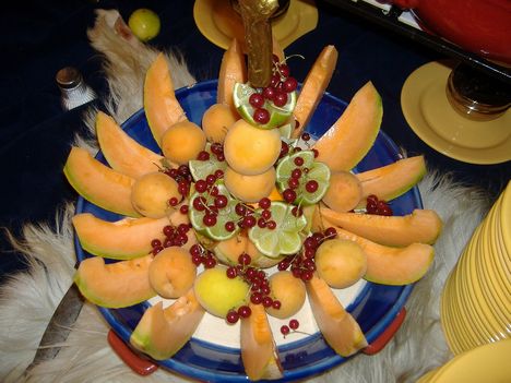 Asztali dísz - friss gyümölcsök