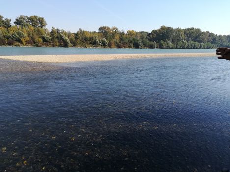 Duna folyam 1827,7 fkm-ében a főmeder jobb partján, Kisbodak 2018. október 06.-án 1
