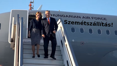 Orbán Viktor repülőn