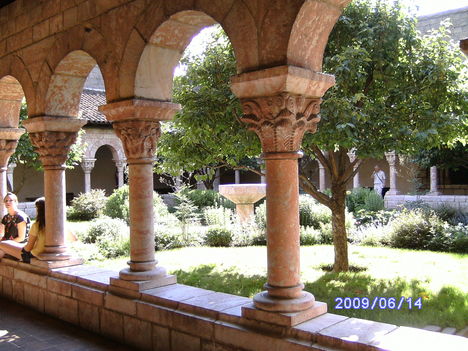 The Cloisters 008