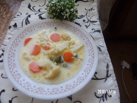 Egyszerű karfiol leves