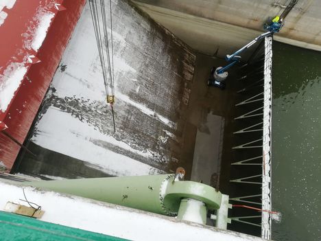 2018. december 21.-én is folytak a felújítási munkák a Dunakiliti duzzasztómű V. nyílás ában